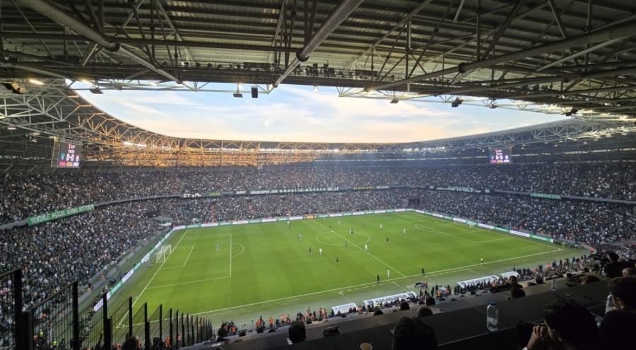 Kocaelispor - Galatasaray maçı seyirci rekoru kırdı