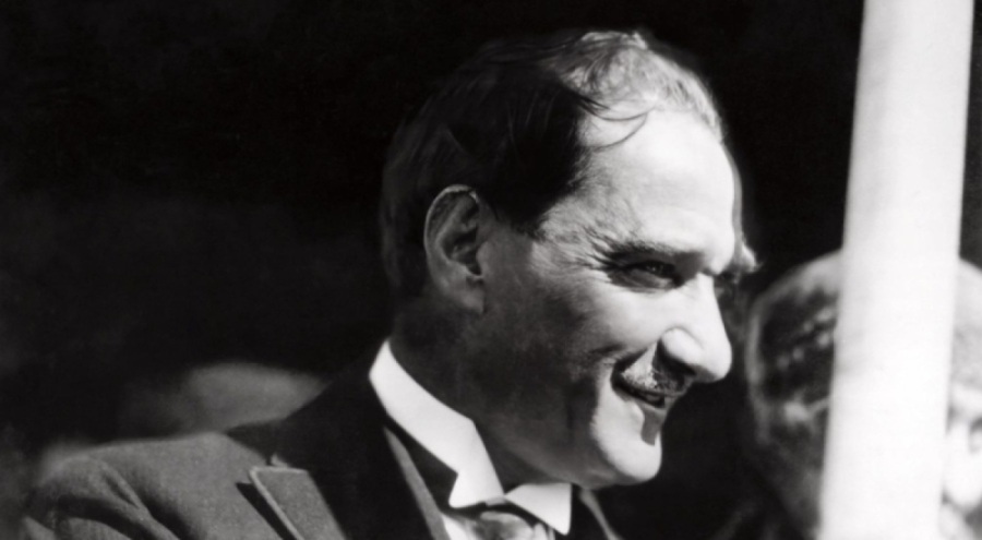 Türkiye Ata'sını saygı ve özlemle anıyor!