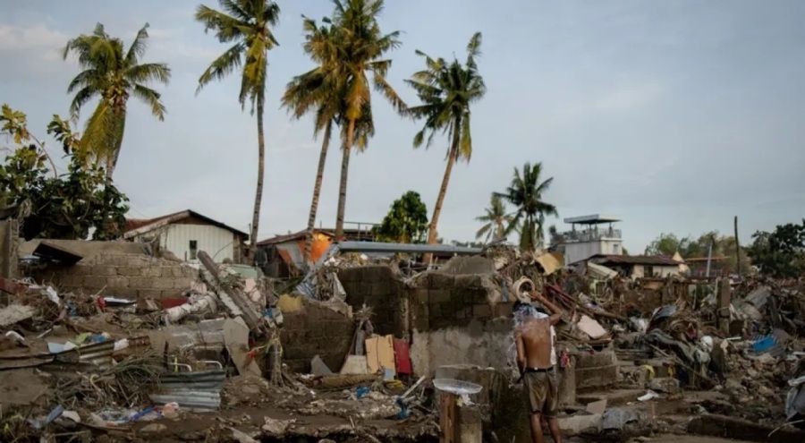 Filipinler'de felaketler üst üste: 100 bin kişi tahliye edildi