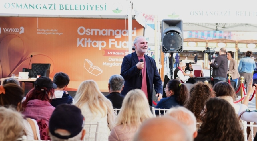 Sevilen yazarlar Osmangazi Kitap Fuarı'nda okurlarıyla buluştu