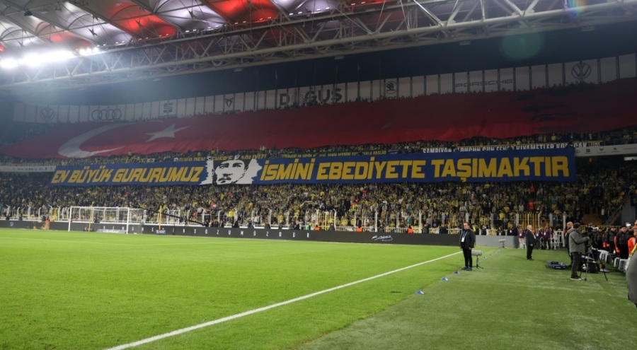 Fenerbahçe'den 10 Kasım koreografisi: En büyük gururumuz ismini ebediyete taşımaktır