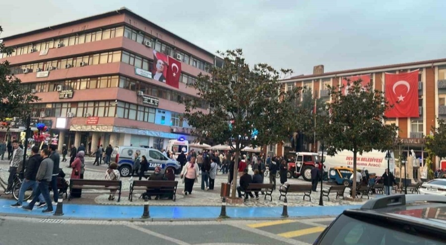 Zonguldak'ta bir şahıs kaymakamlık önünde kendini yaktı