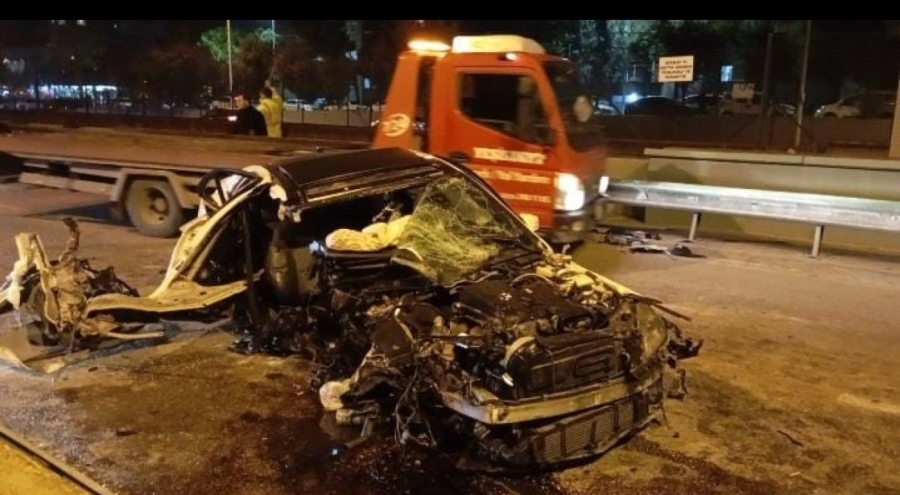 Bursa'da can pazarı! Önce direğe ardından minibüse çarparak savruldu...