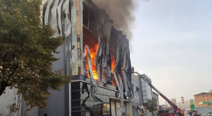 Parfüm fabrikasındaki yangın faciasında 6 kadın işçi yaşamını yitirdi: Şirket sadece 3 yılda yüzd...