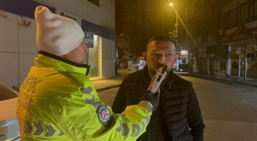 Bir sürücü 6 gün arayla ikinci kez alkollü olarak yakalandı