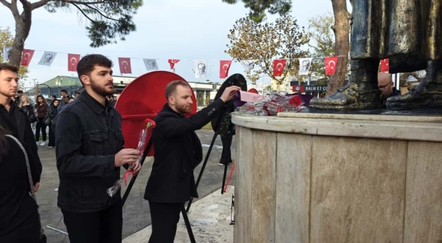 Gemlikli gençler, 10 Kasım'da Atatürk'ün huzurunda gençliğe hitabe okudu