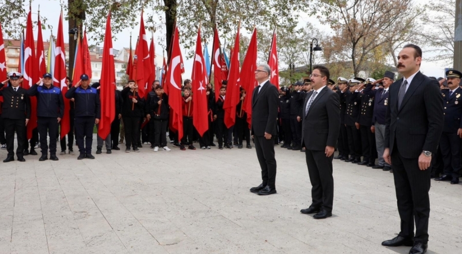Mudanya tek yürek oldu Atatürk'ü andı