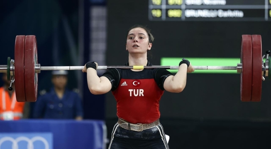 Milli halterci Nuray Güngör'den 2 gümüş, 1 bronz madalya