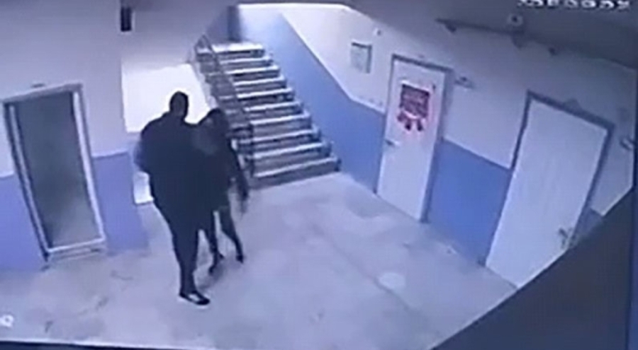 Manisa'da skandal! Okul müdürü otizmli öğrenciyi merdivenden itti