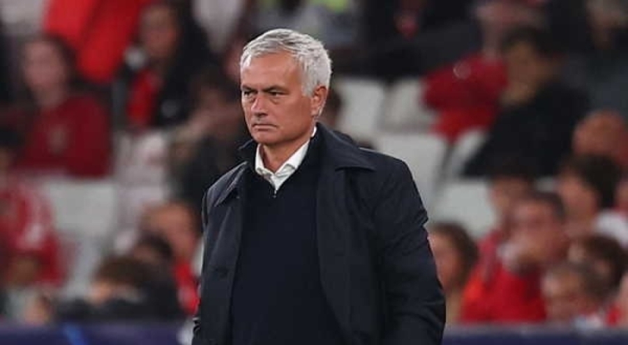 Portekiz Ligi'nde Benfica yıkıldı, Mourinho sahaya girdi