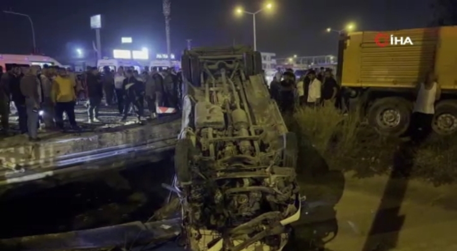 Mersin'de yolcu minibüsü ile otomobil çarpıştı: 10 yaralı