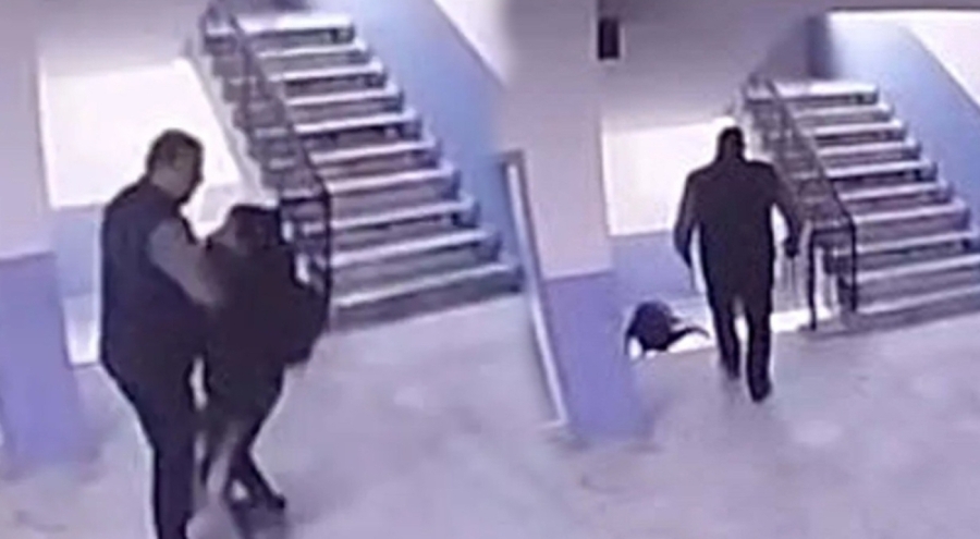 Öğrenciyi merdivenden iten okul müdürü gözaltında!