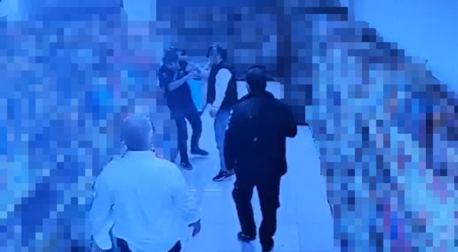 Markette "şeker dökme" diye uyarınca darbedildi