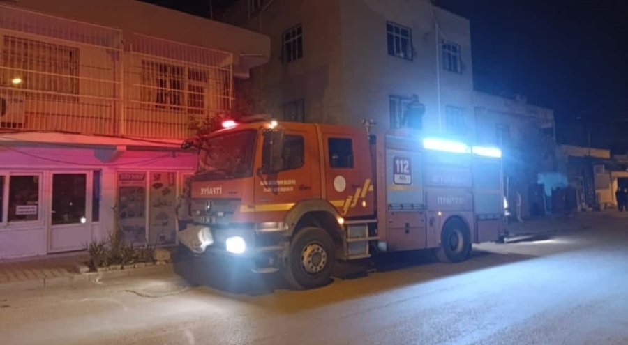 Adana'da ev yangını: 4 kişi dumandan etkilendi