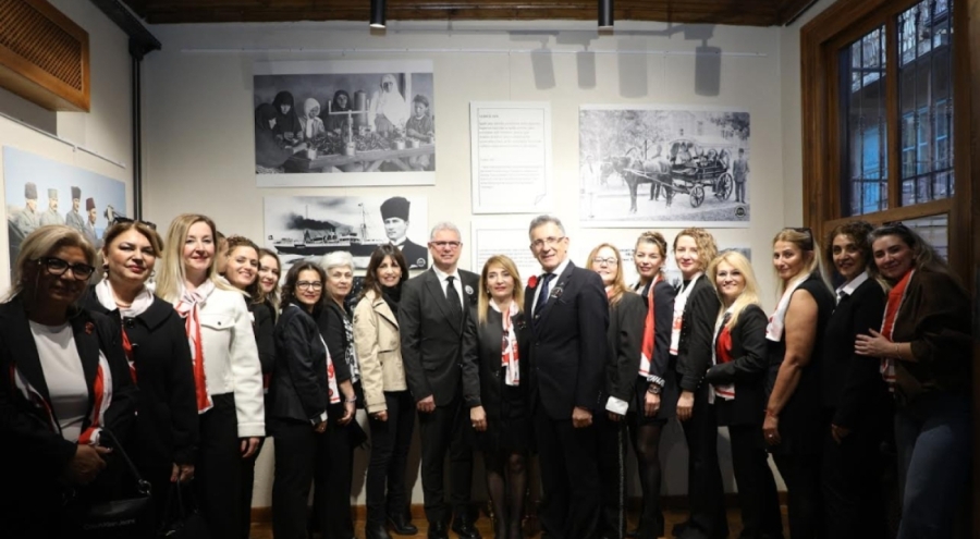 "Harem'den Cumhuriyet'e" sergisi Mudanya'da açıldı