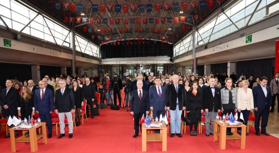 Bursa'da ses ve fikirler sanata dönüştü