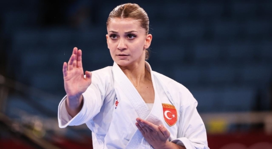 Milli karateci Dilara Bozan'dan gümüş madalya
