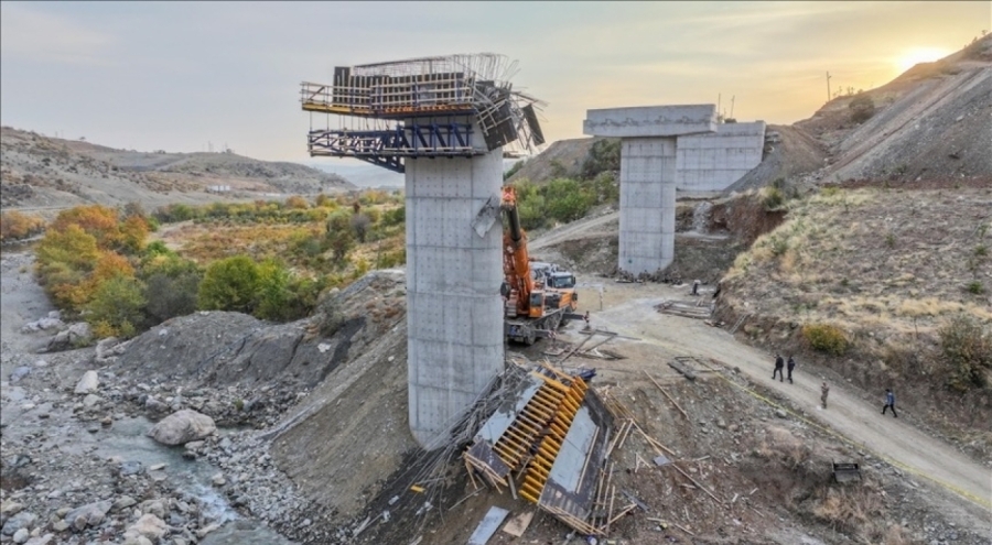 Diyarbakır'da köprü inşaatında iskele çöktü! 4 işçi öldü 1 işçi yaralandı
