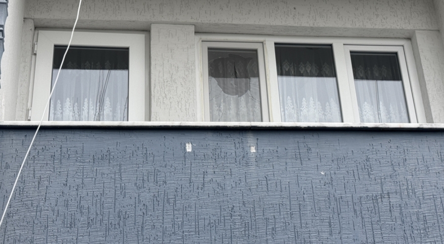 Bursa'da eve taş atan oğlunu yakalamak isterken balkondan düştü!