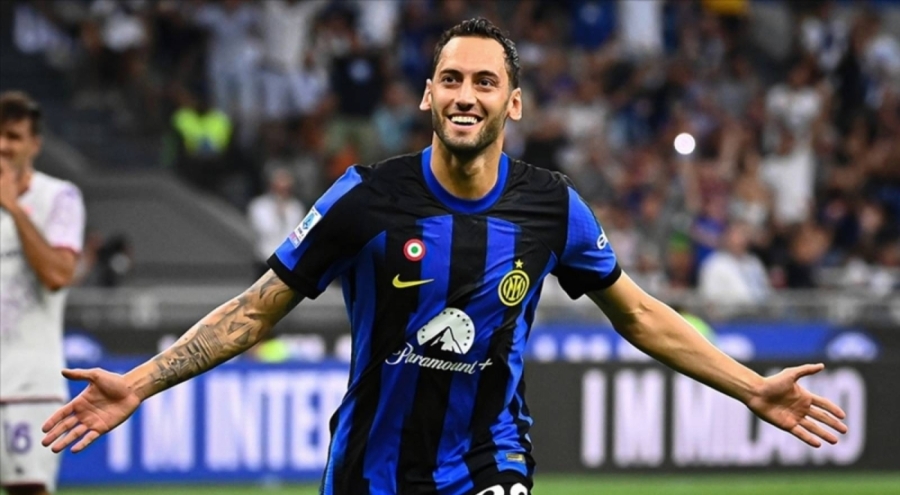 Hakan Çalhanoğlu, Inter'de ayın futbolcusu seçildi