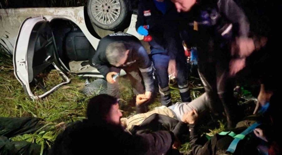 Kaçak göçmen taşıyan otomobil Asi Nehri'ne uçtu: Çok sayıda yaralı