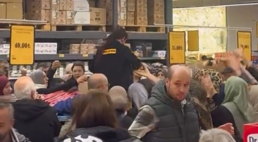 Bursa'daki süpermarkette kampanya izdihama yol açtı