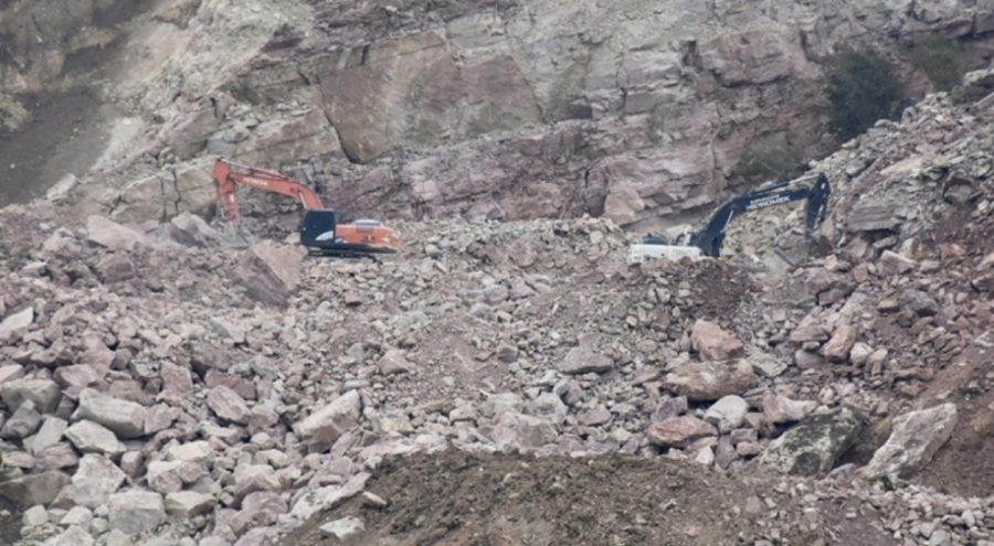 Taş ocağındaki göçükte kalan işçinin cansız bedenine ulaşıldı