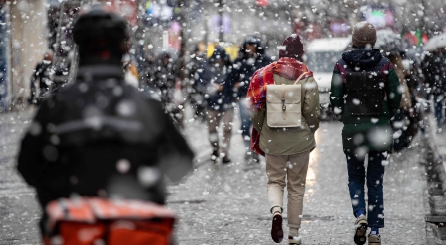 Kış şiddetini arttırıyor! Meteoroloji'den kırmızı alarm: Bu illerde kar fırtınası bekleniyor
