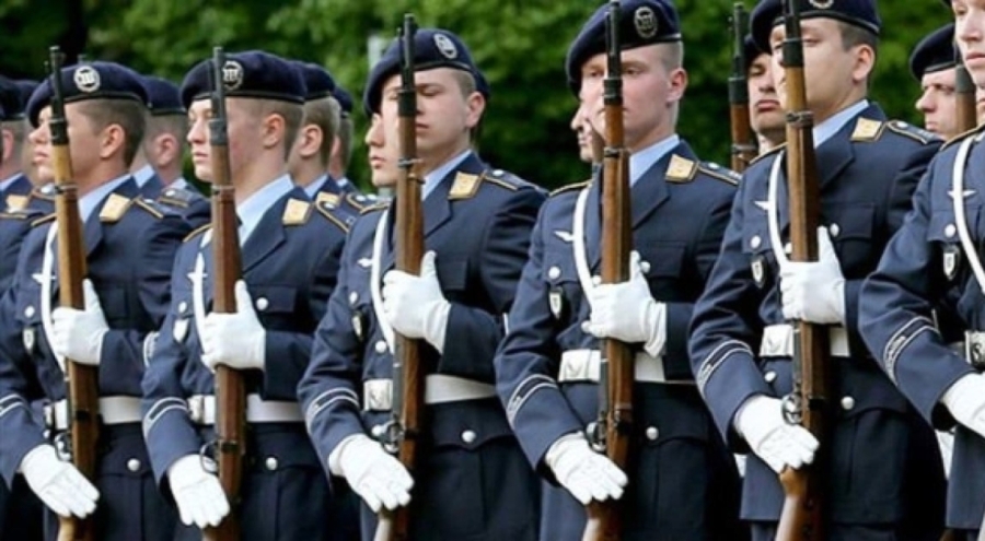 Almanya'dan zorunlu askerlik duyurusu