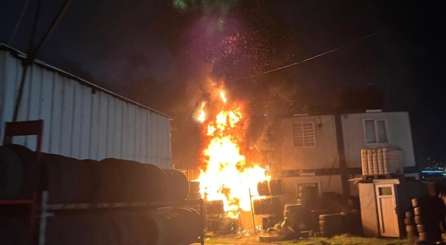 İstanbul'da sobadan sıçrayan kıvılcımlar iki iş yerini yaktı