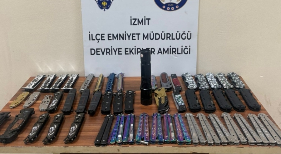 Kocaeli'de iki çocuğun üzerinde 52 kesici alet ele geçirildi