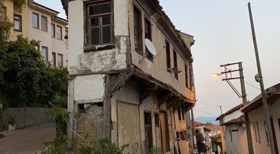 Mudanya Belediyesi'nden yıkılan "Tabut Ev"le ilgili açıklama: Yaralanma ya da can kaybı yok