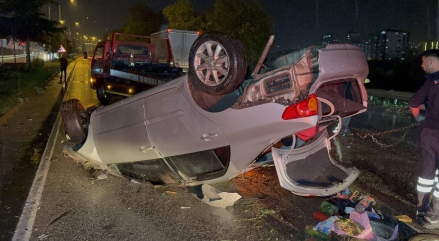 Hurdaya dönen araçtan yara almadan çıktılar