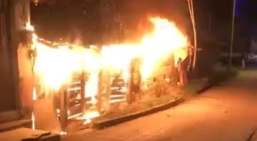 Bursa'da tek katlı ev alevlere teslim oldu