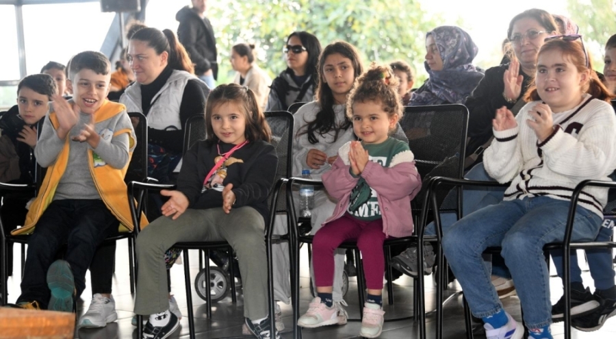 Osmangazili miniklerden 'Toprak Ana' tiyatrosuna yoğun ilgi