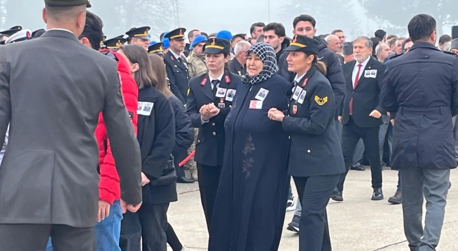 Şehitleri taşıyan uçak sisten dolayı Bursa'ya inemedi