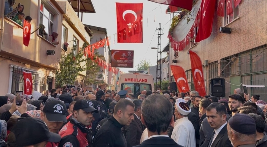 Bursa'da Şehit Ramazan Yağız, helallik alınmasının ardından baba ocağına uğurlandı