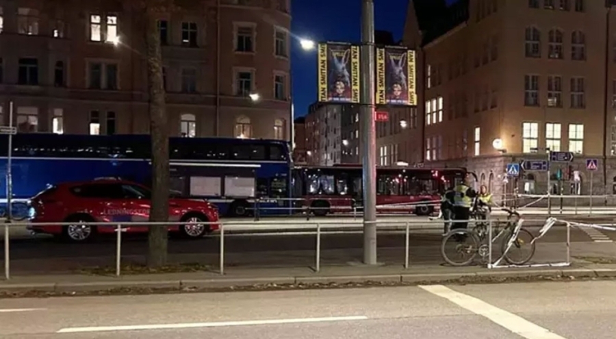 Otobüs durağa çarptı: Ölü ve yaralılar var