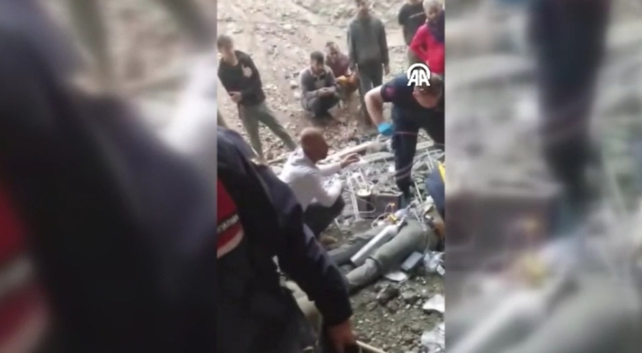 İnşaatta Facia! Üzerlerine beton moloz düşen 1 işçi öldü, 1 işçi yaralandı