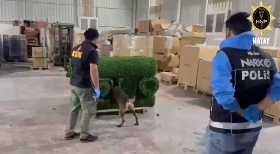 Uyuşturucuyu bahçe çitine gizlediler: Hatay'da akılalmaz yöntem
