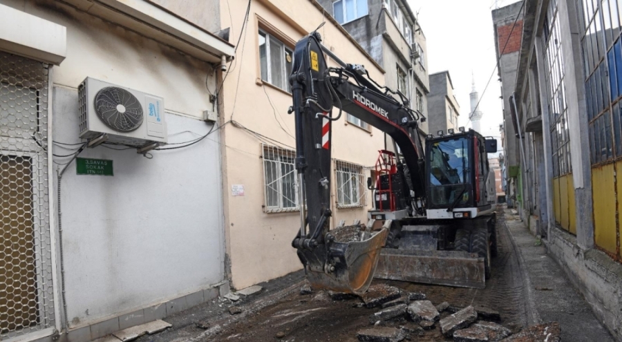 Osmangazi Belediyesi eski asfaltları yeniliyor