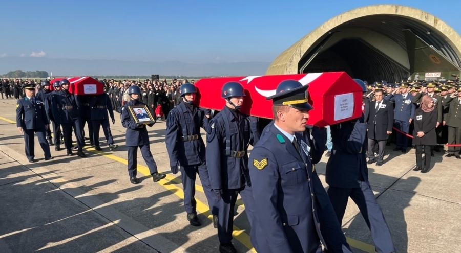 Bursa'nın şehitleri Yenişehir Havalimanı'na getirildi