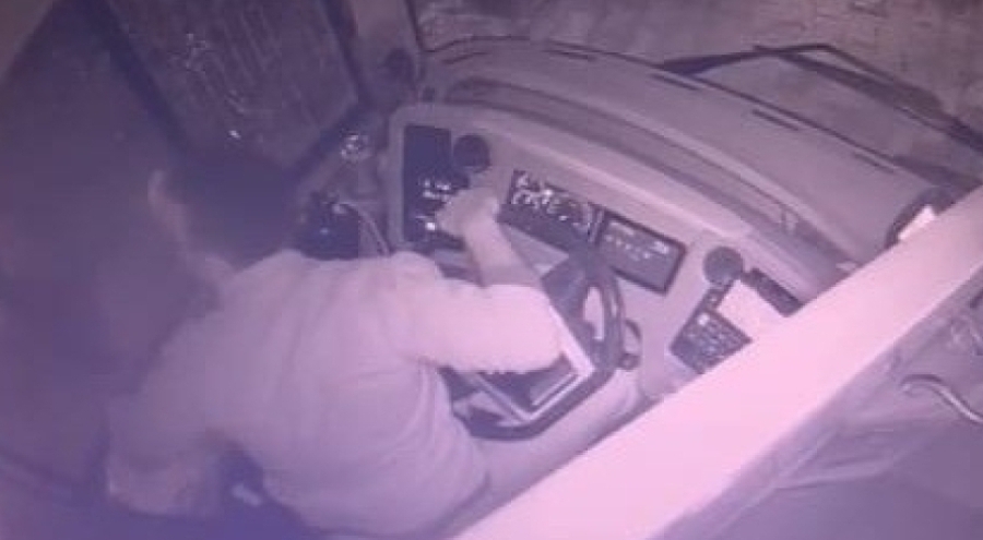 Çok sayıda yolcunun bulunduğu otobüse silahlı saldırı anı kamerada