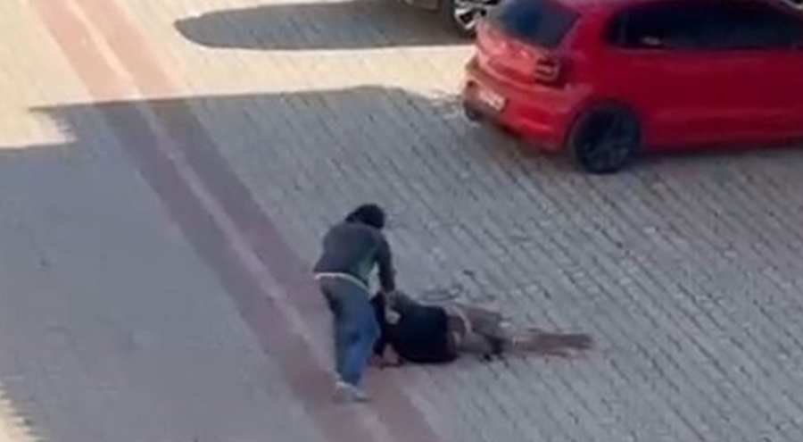 Gözü dönen şahıs yaşlı adamı sokak ortasında bıçaklayıp öldürdü