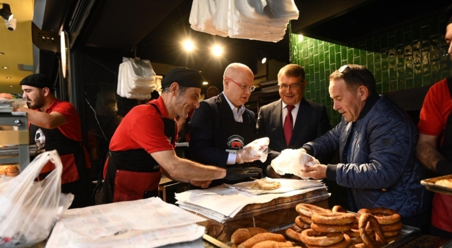 AK Parti Bursa İl Başkanı Gürkan çarşı esnafıyla bir araya geldi