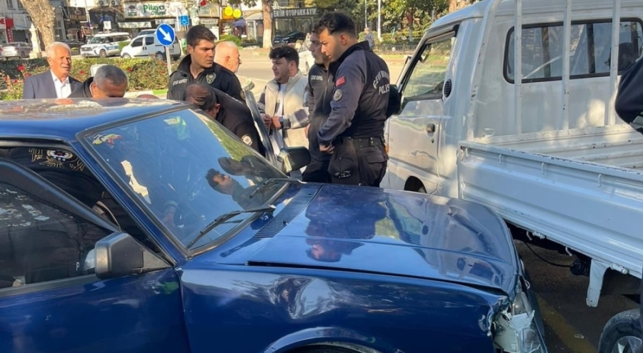 Bursa'da direksiyon hakimiyetini kaybeden sürücü kaza yaptı