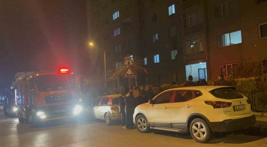 Eskişehir'de yangın: 2 kişi dumandan etkilendi