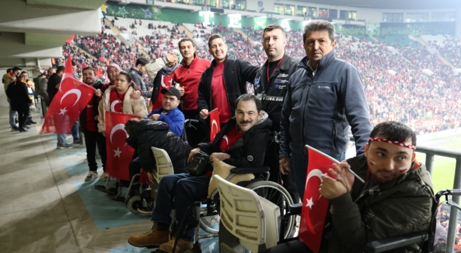 Osmangazi Belediyesi engelli bireylere milli maç coşkusu yaşattı