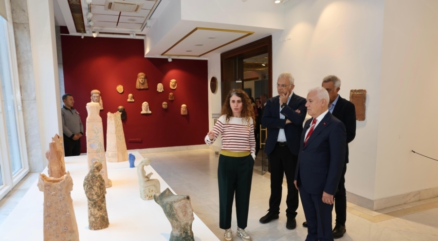 Bursa'da "Gözlerimin Önündesin" sergisi sanatseverleri ağırlıyor