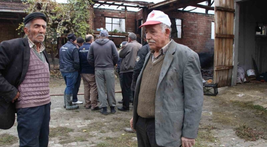 Amasya'da yaşlı çiftçinin evi küle döndü